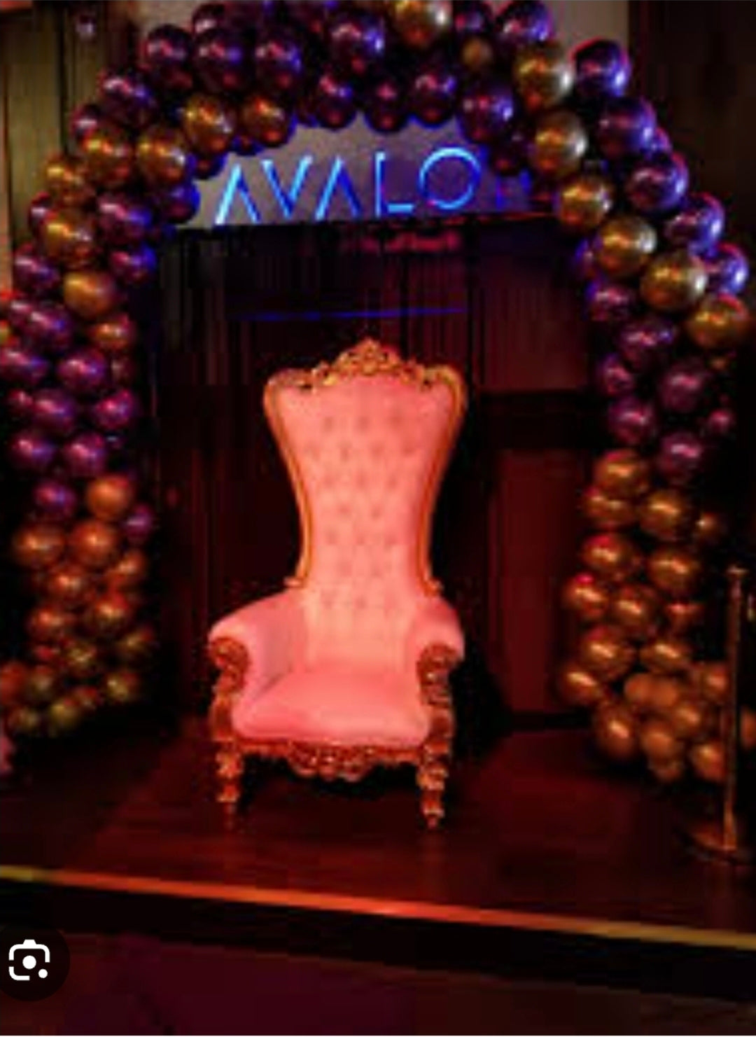 Over throne chair balloon arch